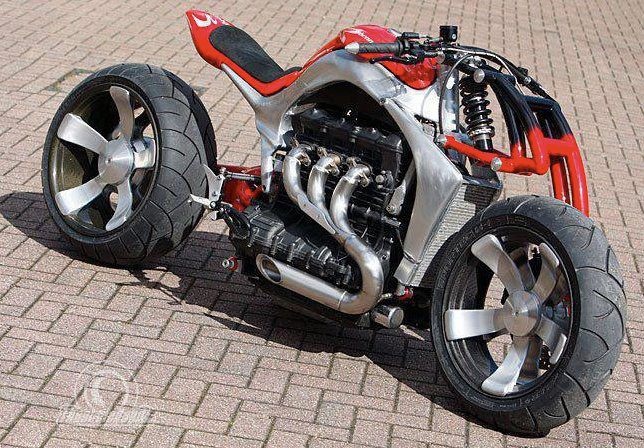 Une moto customisée de folie ! Une moto customisée de folie !
